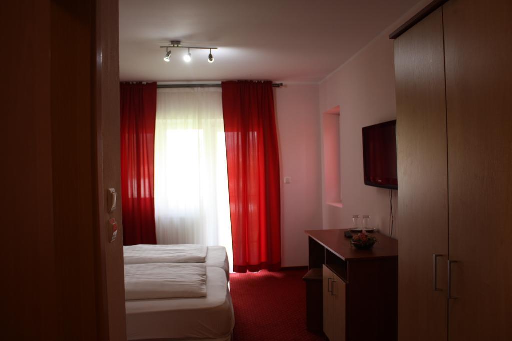 Pensiune Safrane Băile Herculane Habitación foto